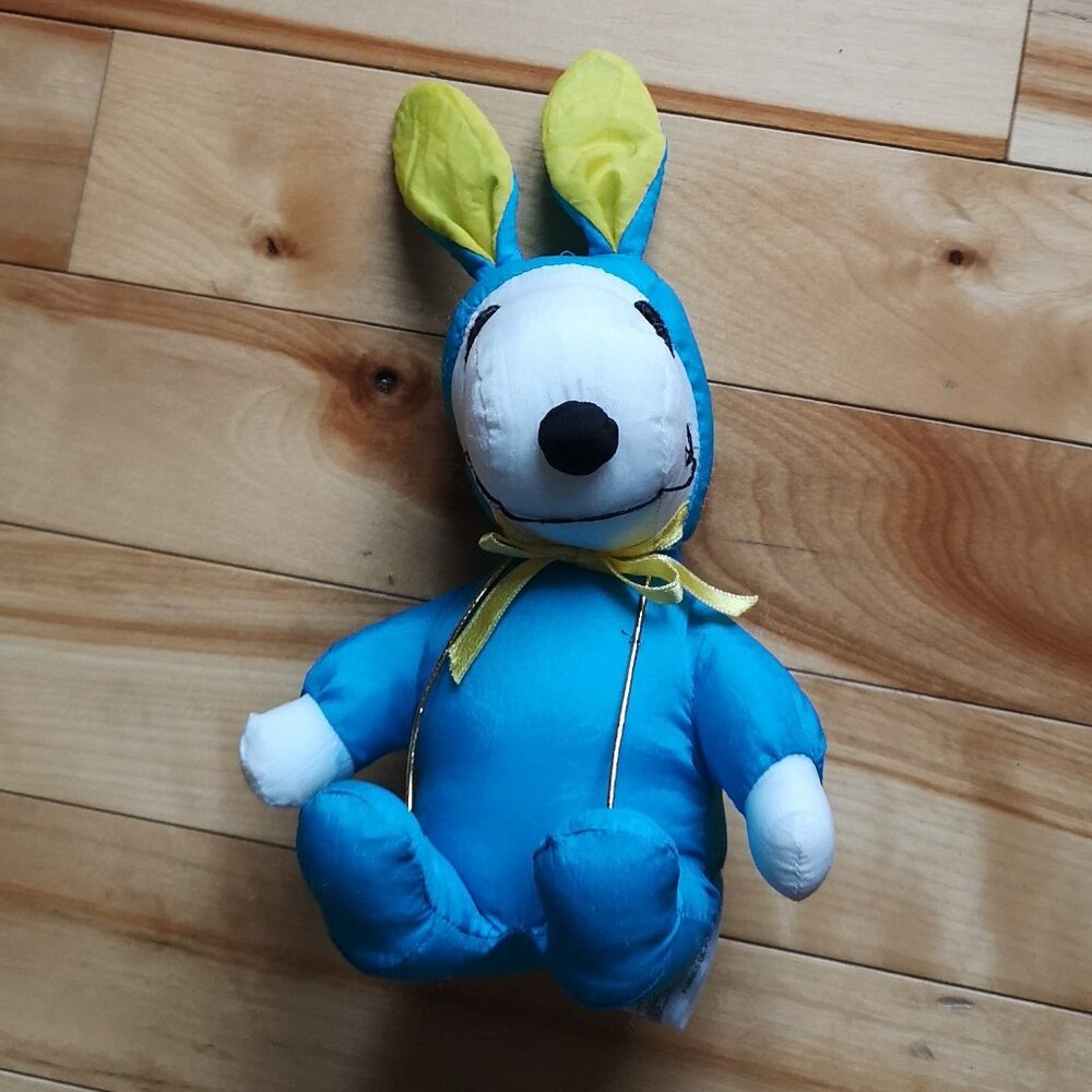 VINTAGE Snoopy Peanuts Easter Bunny Plush Stuffed Animal